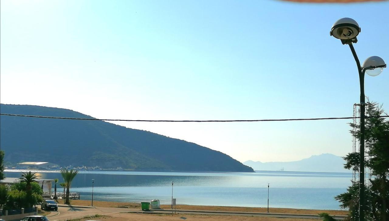 Myrsini'S Sea View Apartment Néa Péramos Exteriér fotografie